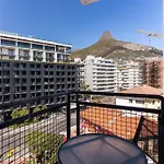 Flamingo 603: Sea Point Aprt With Mountain Views