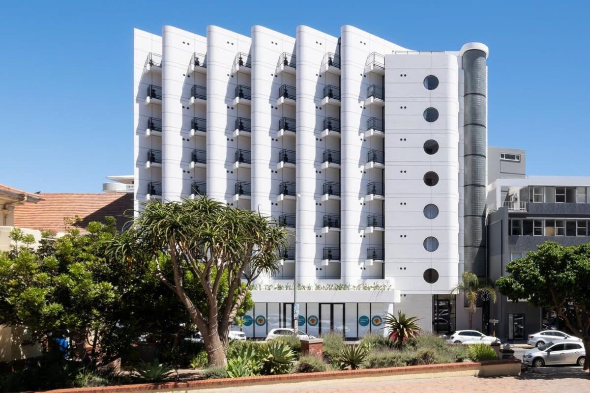 Flamingo 603: Sea Point Aprt With Mountain Views