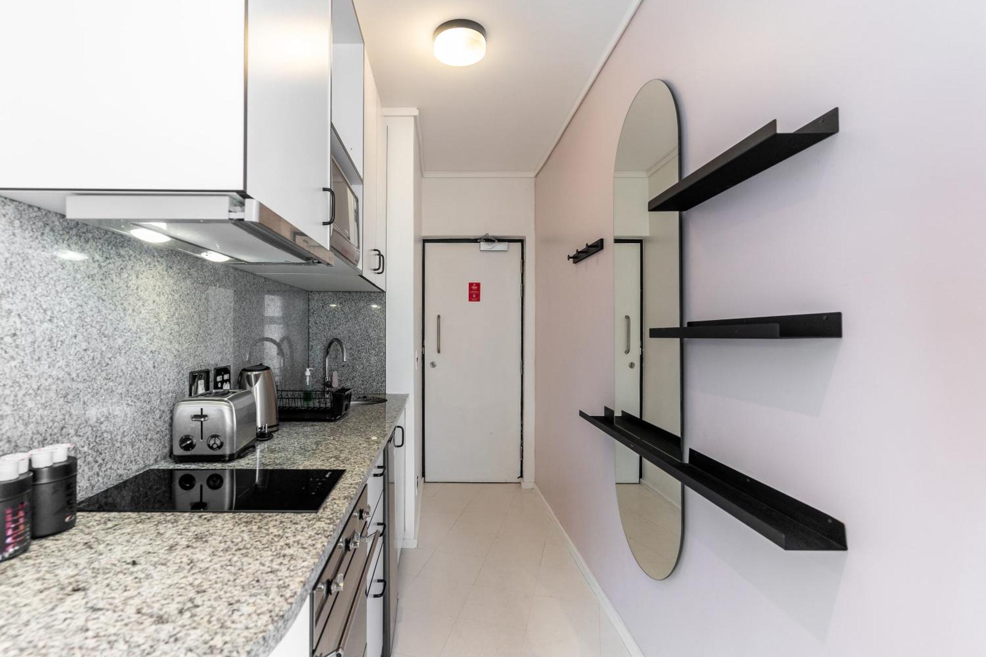 Apartment Flamingo 603: Sea Point Aprt With Mountain Views Cape Town