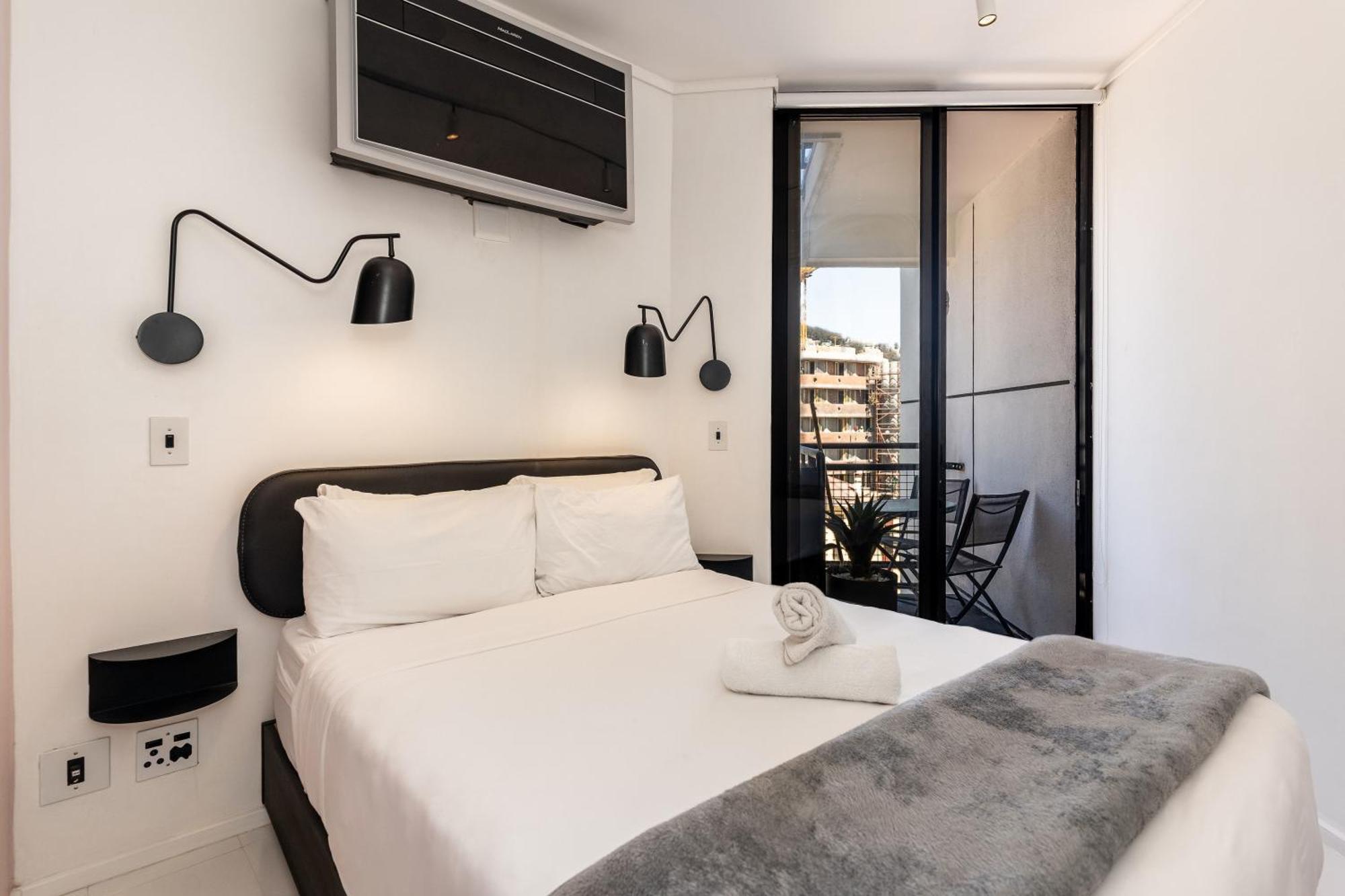 Flamingo 603: Sea Point Aprt With Mountain Views Apartment *