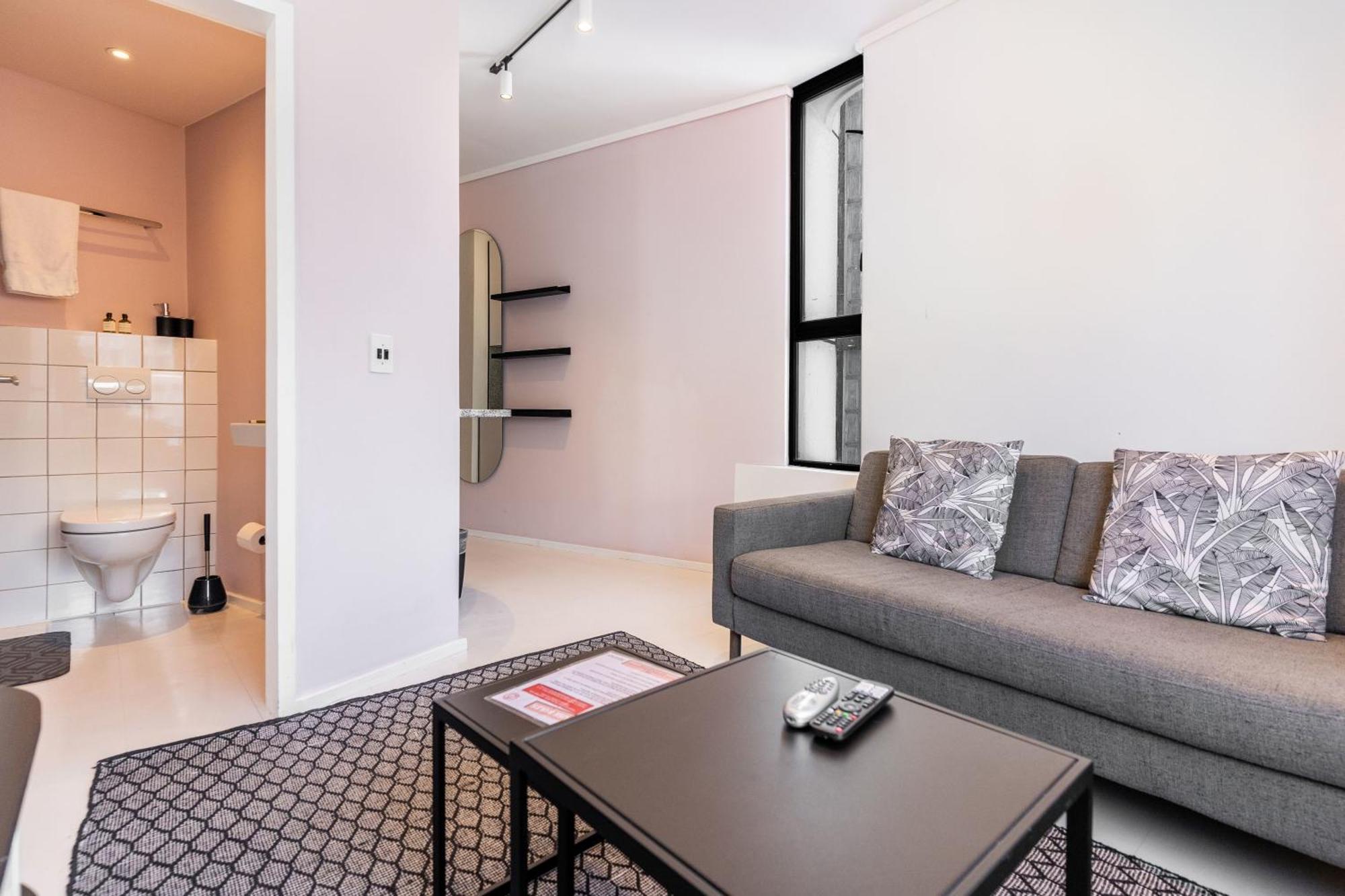 Flamingo 603: Sea Point Aprt With Mountain Views Apartment Cape Town
