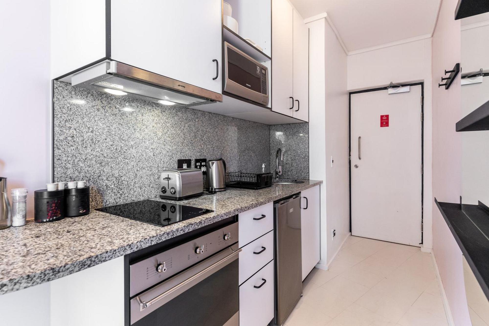 Apartment Flamingo 603: Sea Point Aprt With Mountain Views *